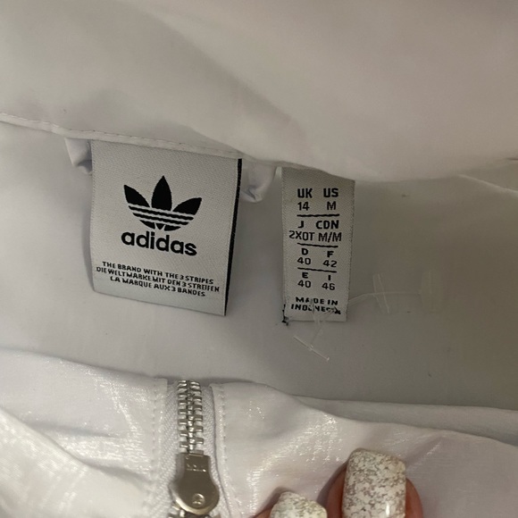 Adidas wind breaker size Medium - Picture 2 of 6